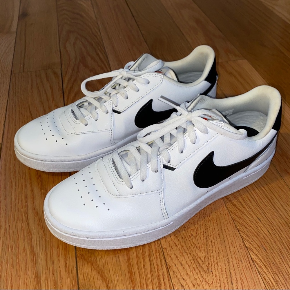 Nike Women’s Court Blanc
